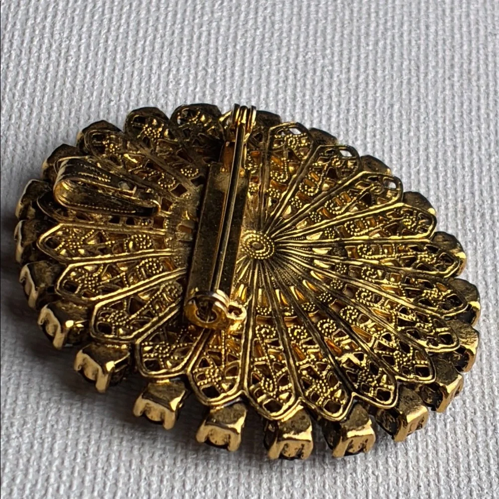 Stunning Vintage Black and Gold Tone Brooch - Elegant, Crystals